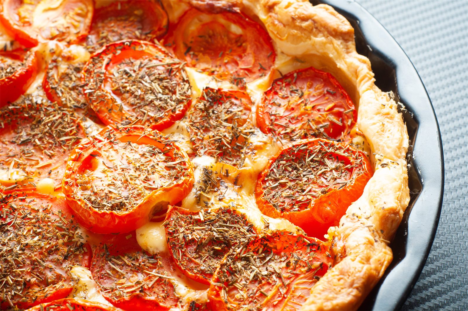 Tarte à la tomate et à la moutarde